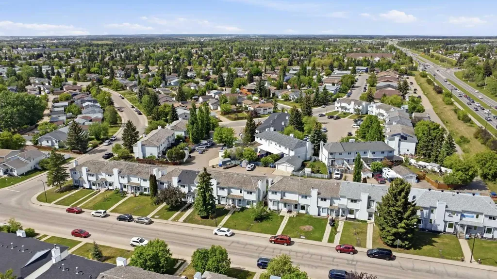 20 Ellenwood Drive Red Deer AB T4R2E3