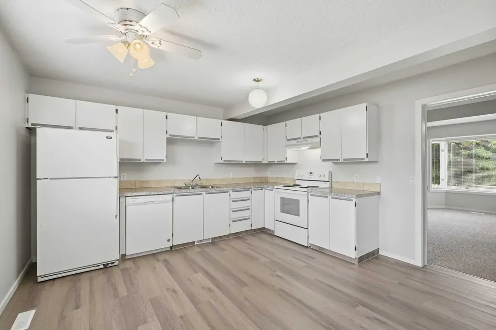 20 Ellenwood Drive Red Deer AB T4R2E3