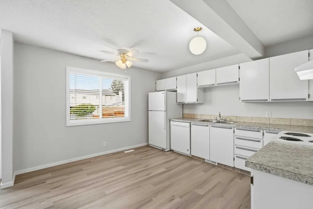 20 Ellenwood Drive Red Deer AB T4R2E3