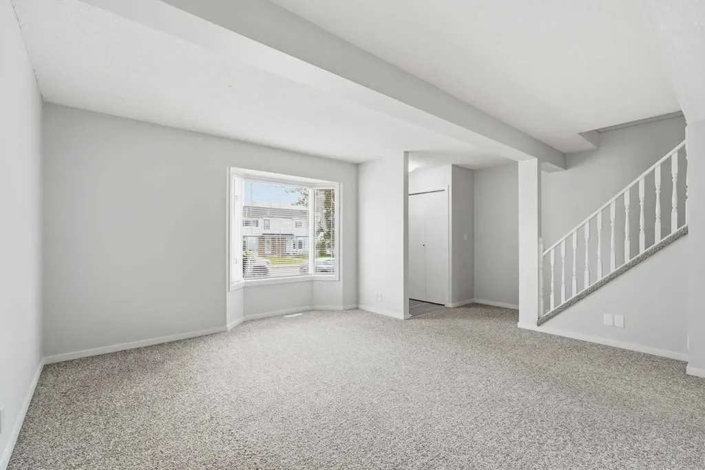 20 Ellenwood Drive Red Deer AB T4R2E3
