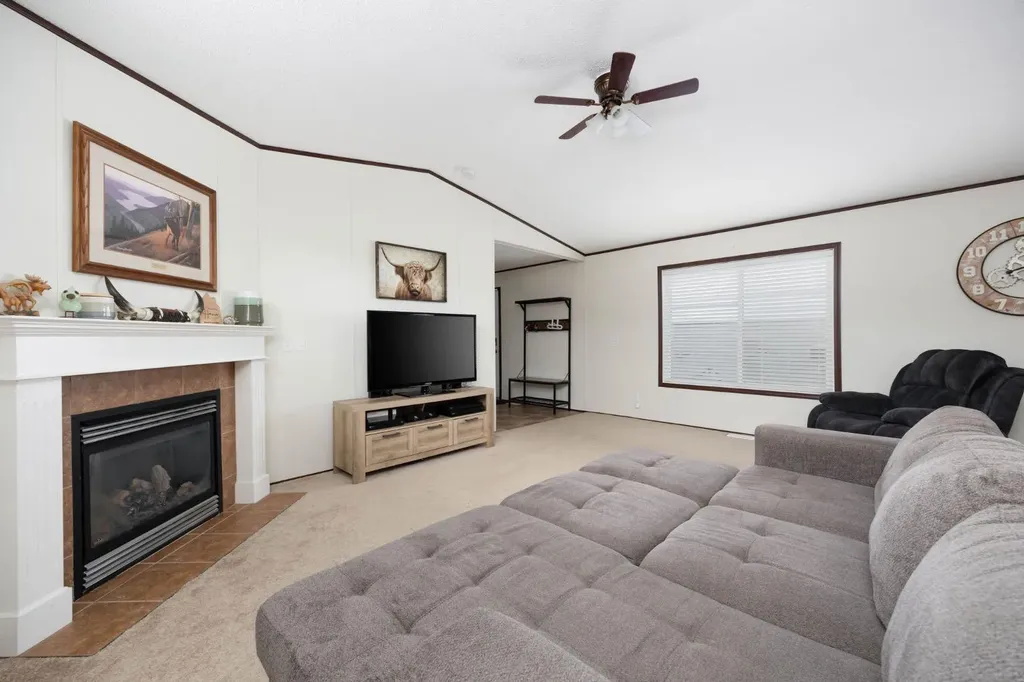 328 Grey Crescent Fort Mcmurray AB T9K 2N8