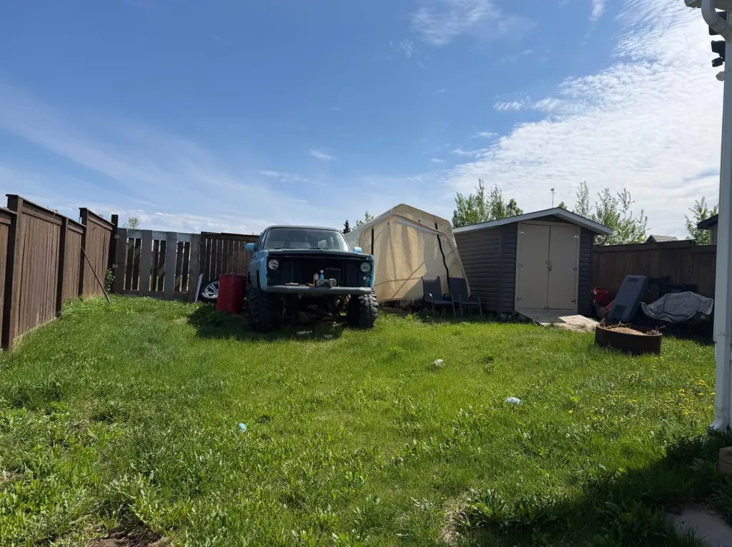 328 Grey Crescent Fort Mcmurray AB T9K 2N8