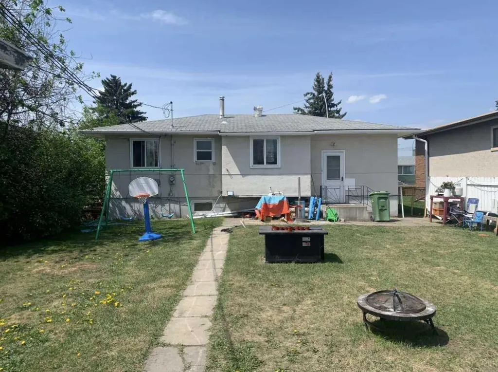 1820 41 Street SE Calgary AB T2B 1C3