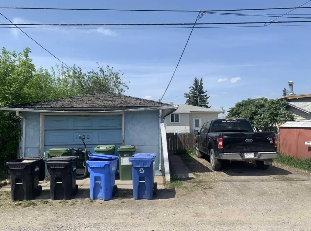 1820 41 Street SE Calgary AB T2B 1C3