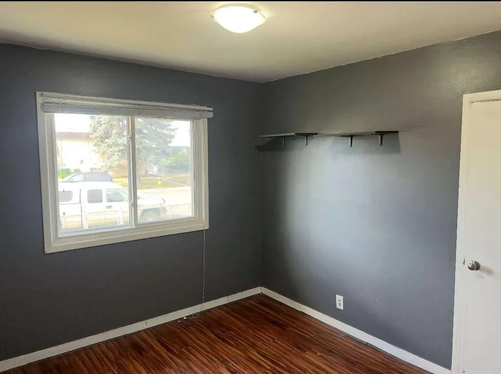 1820 41 Street SE Calgary AB T2B 1C3