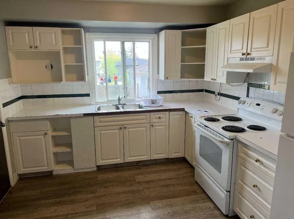 1820 41 Street SE Calgary AB T2B 1C3