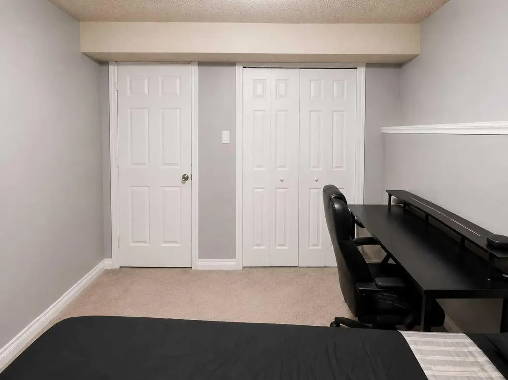 6479 68 Street NE Calgary AB T3J 2H7
