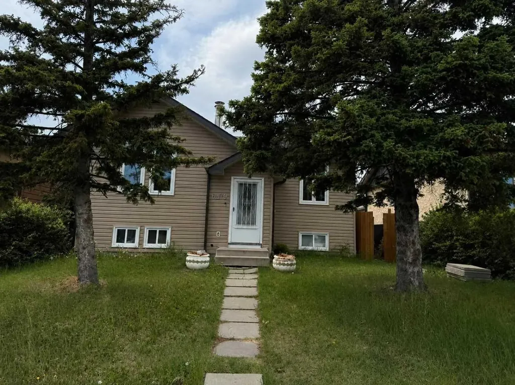 6479 68 Street NE Calgary AB T3J 2H7