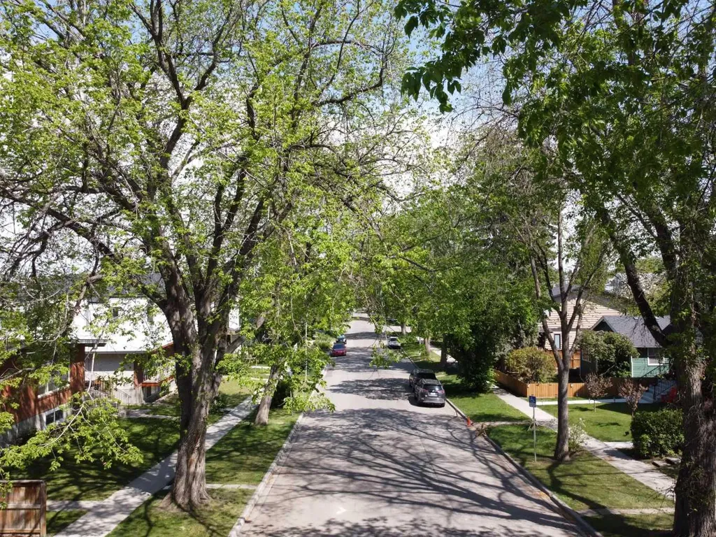 232 27 Avenue NW Calgary AB T2M2H4