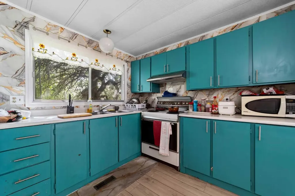 4911 54 Avenue Viking AB T0B 4N0