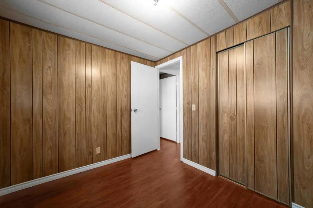 4911 54 Avenue Viking AB T0B 4N0