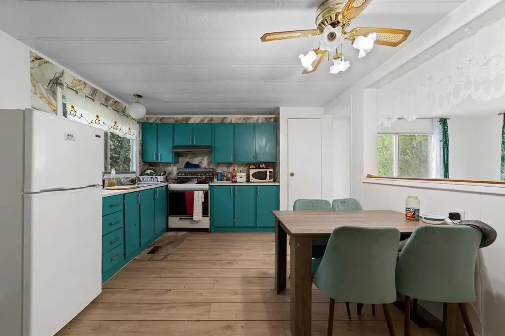 4911 54 Avenue Viking AB T0B 4N0