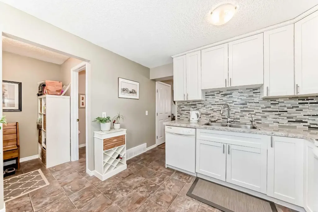 48 Millcrest Way SW Calgary AB T2Y2J4