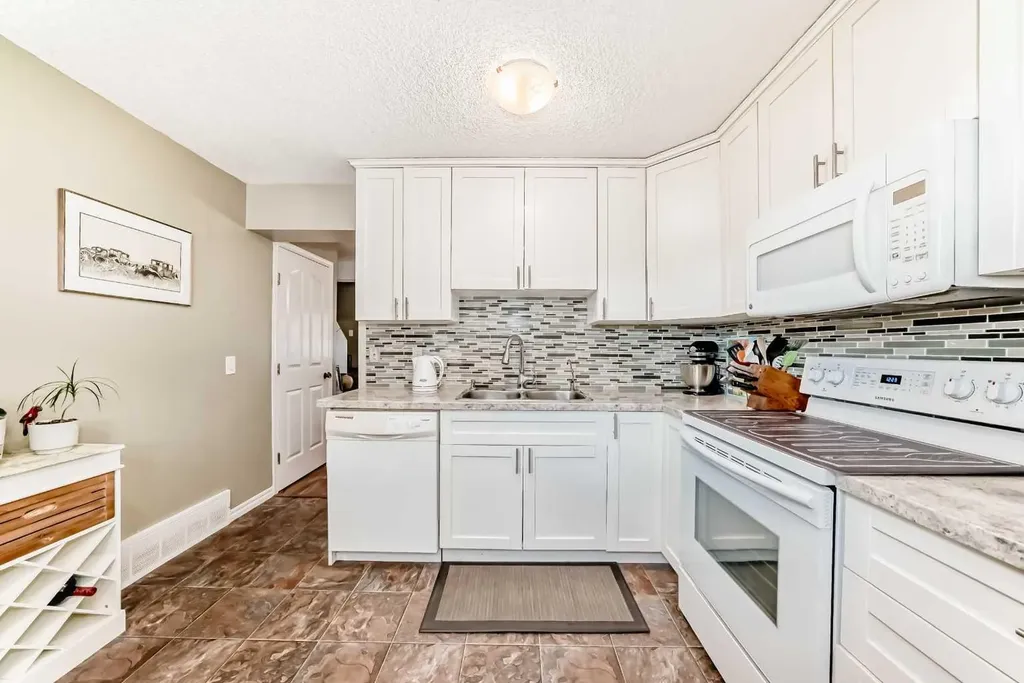 48 Millcrest Way SW Calgary AB T2Y2J4