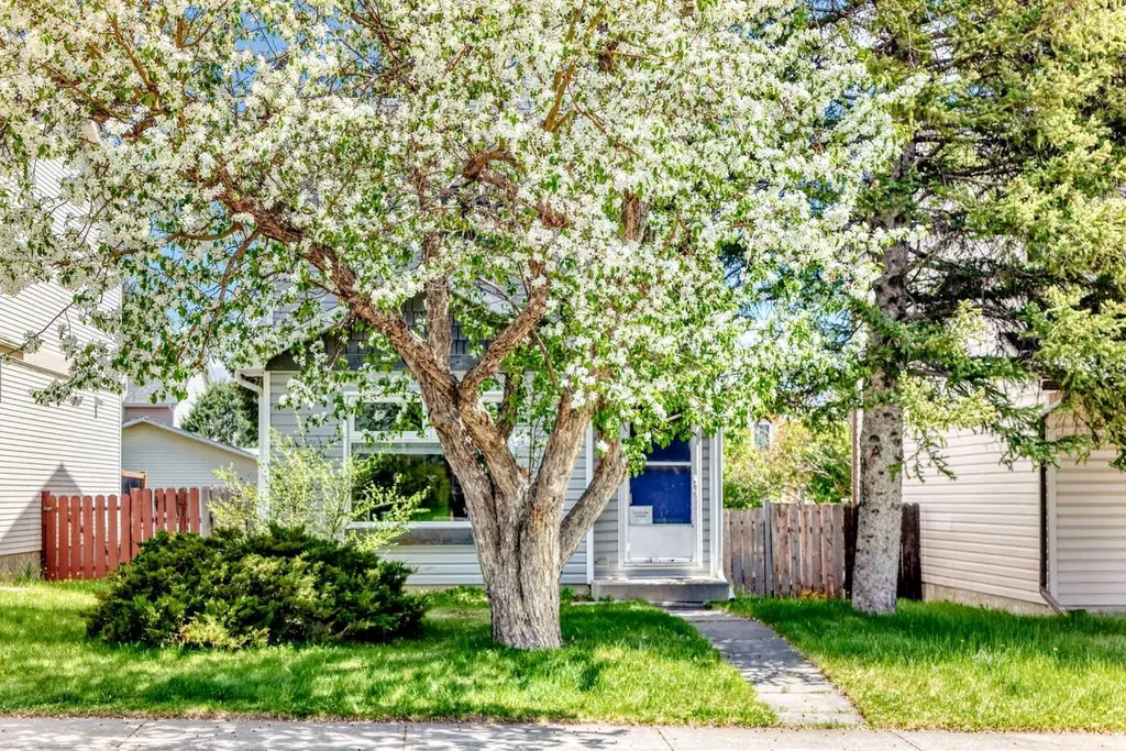 48 Millcrest Way SW Calgary AB T2Y2J4