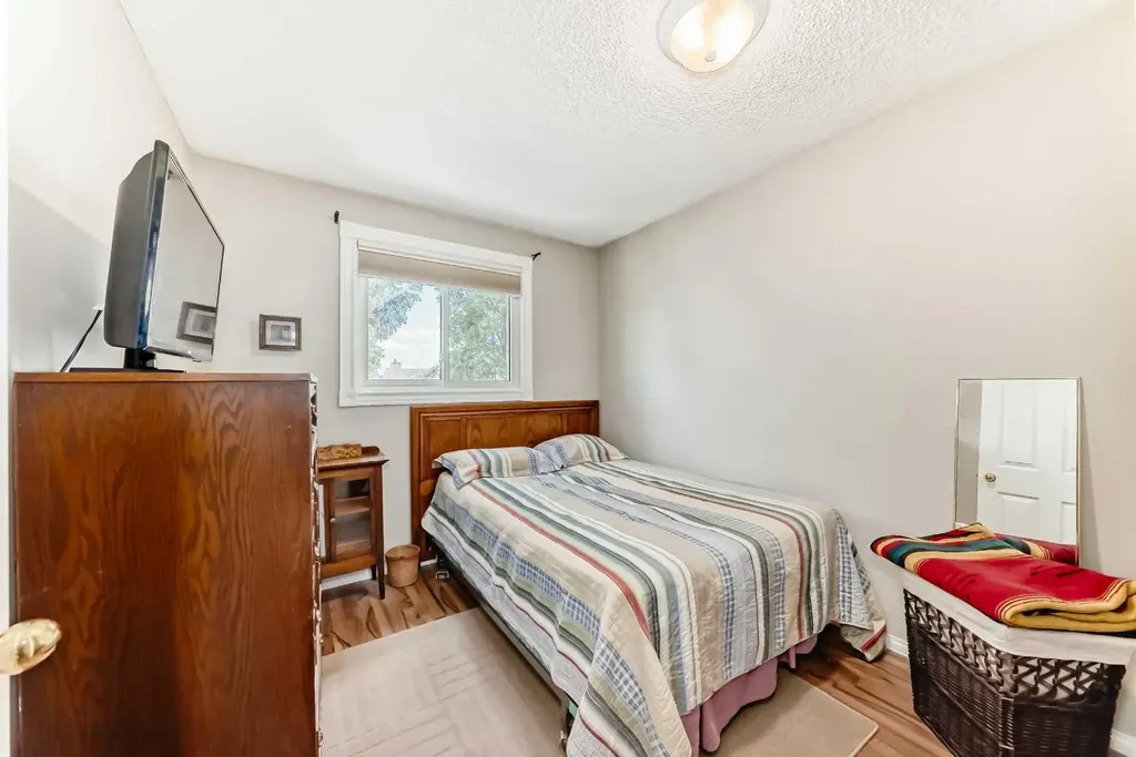 48 Millcrest Way SW Calgary AB T2Y2J4