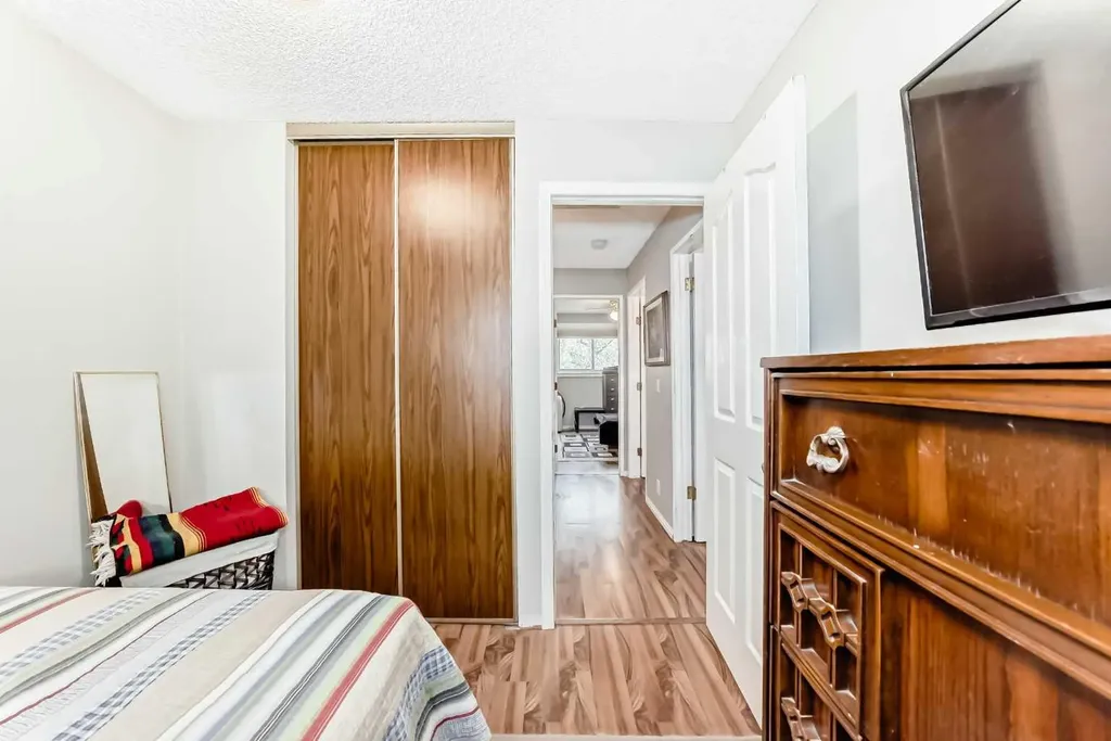 48 Millcrest Way SW Calgary AB T2Y2J4