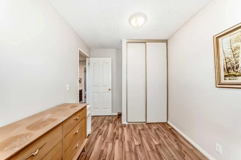 48 Millcrest Way SW Calgary AB T2Y2J4