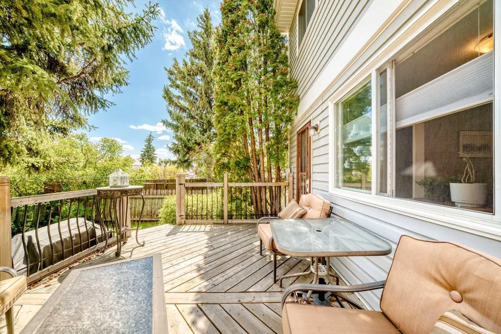 48 Millcrest Way SW Calgary AB T2Y2J4