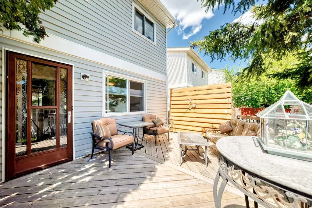 48 Millcrest Way SW Calgary AB T2Y2J4