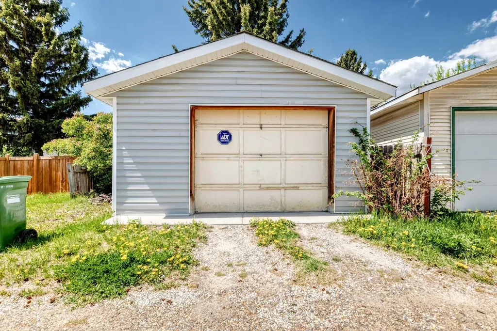 48 Millcrest Way SW Calgary AB T2Y2J4