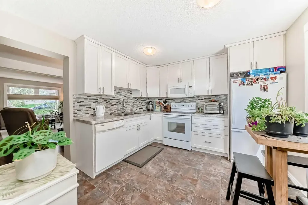 48 Millcrest Way SW Calgary AB T2Y2J4