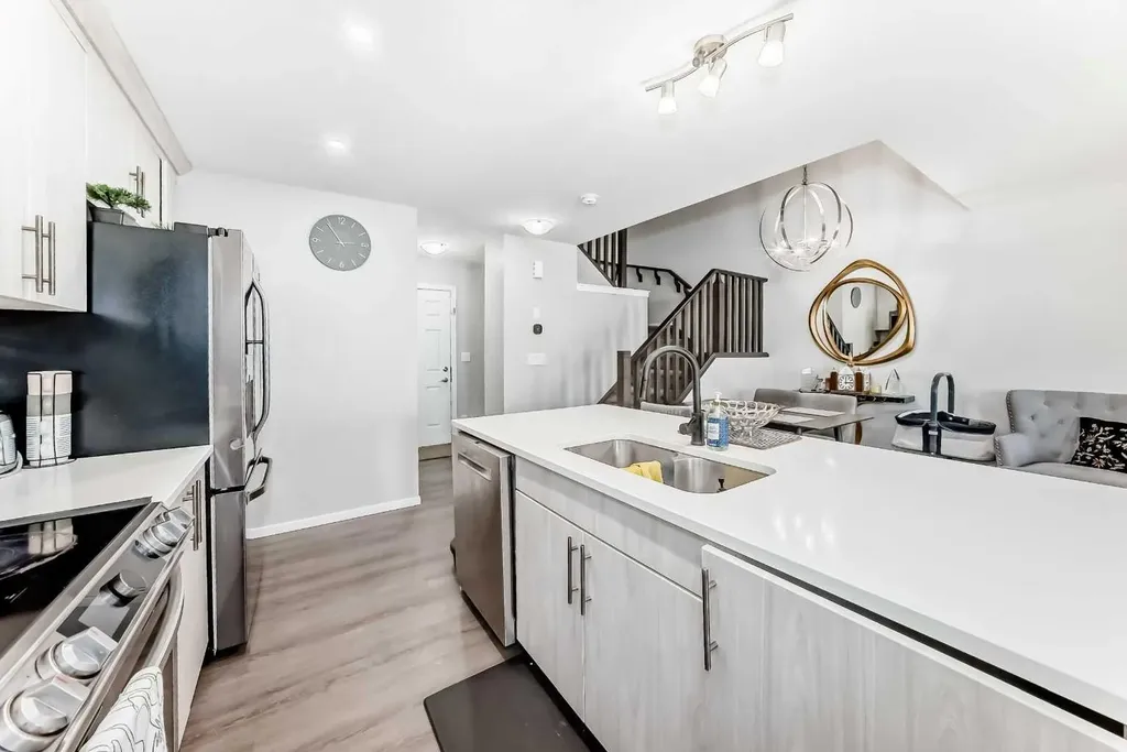 1283 140 Avenue NW Calgary AB T3P 0Y5