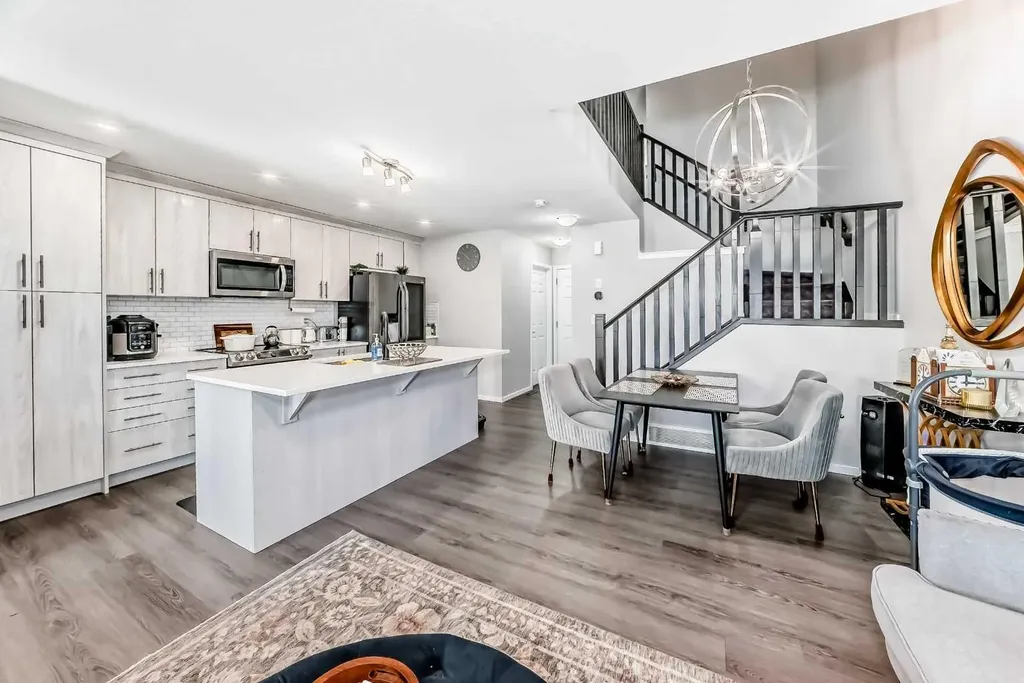 1283 140 Avenue NW Calgary AB T3P 0Y5
