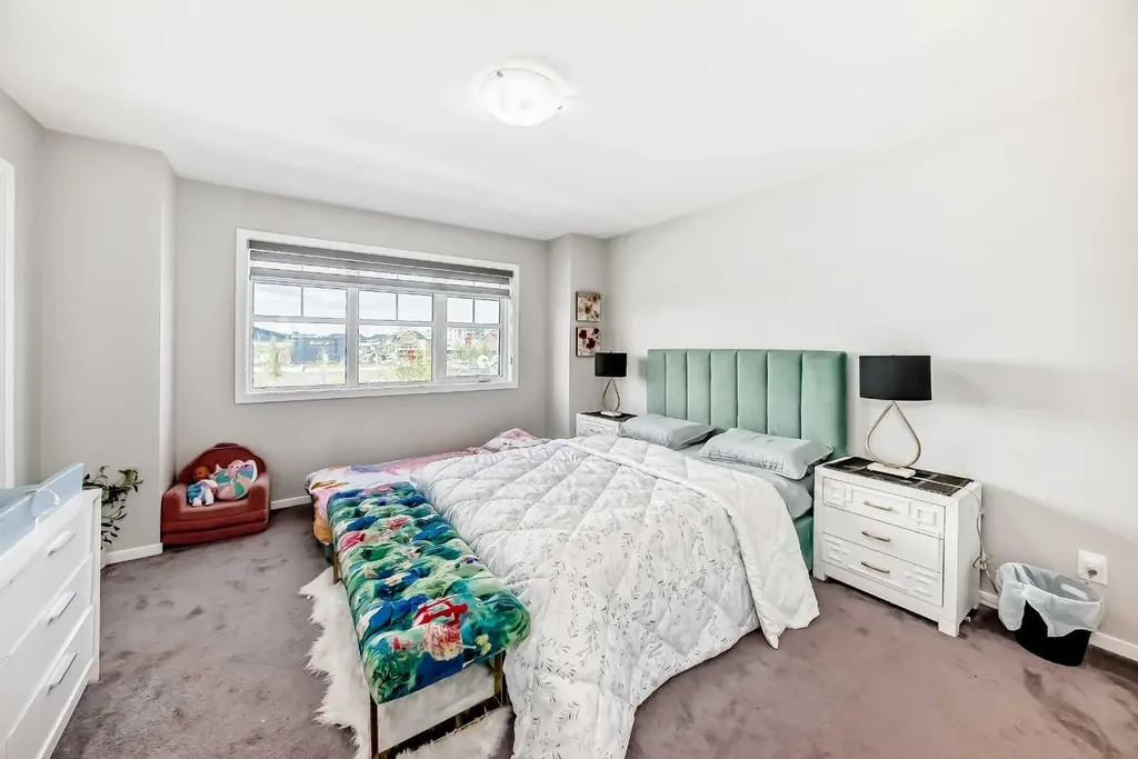 1283 140 Avenue NW Calgary AB T3P 0Y5