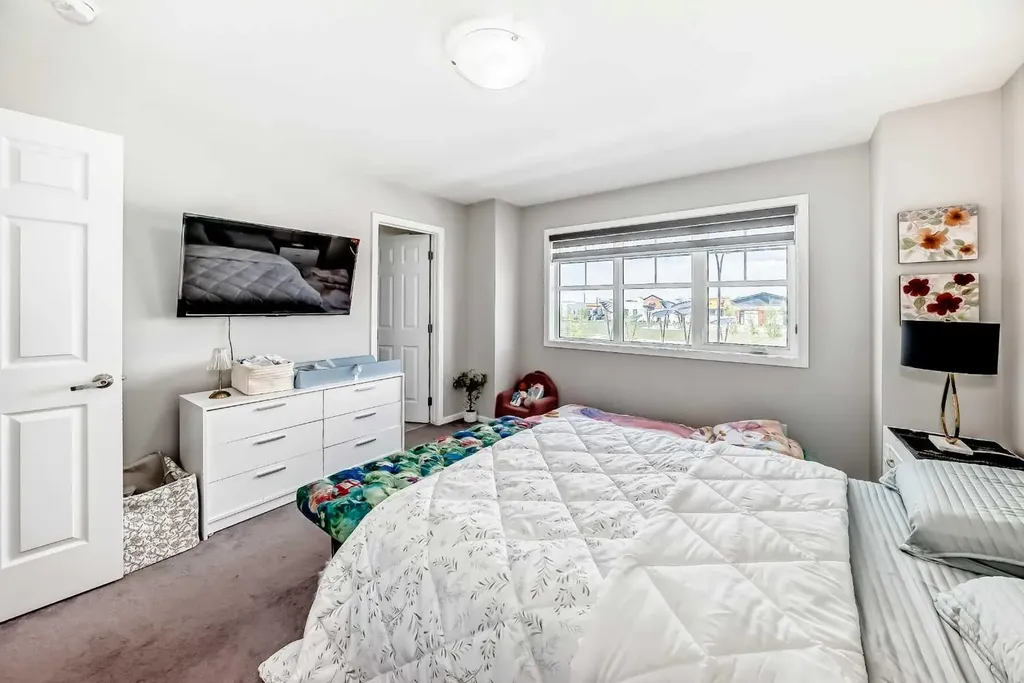 1283 140 Avenue NW Calgary AB T3P 0Y5