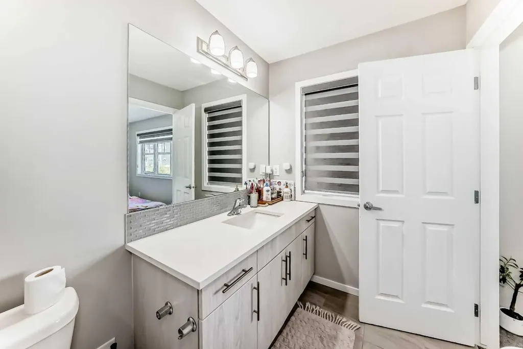 1283 140 Avenue NW Calgary AB T3P 0Y5