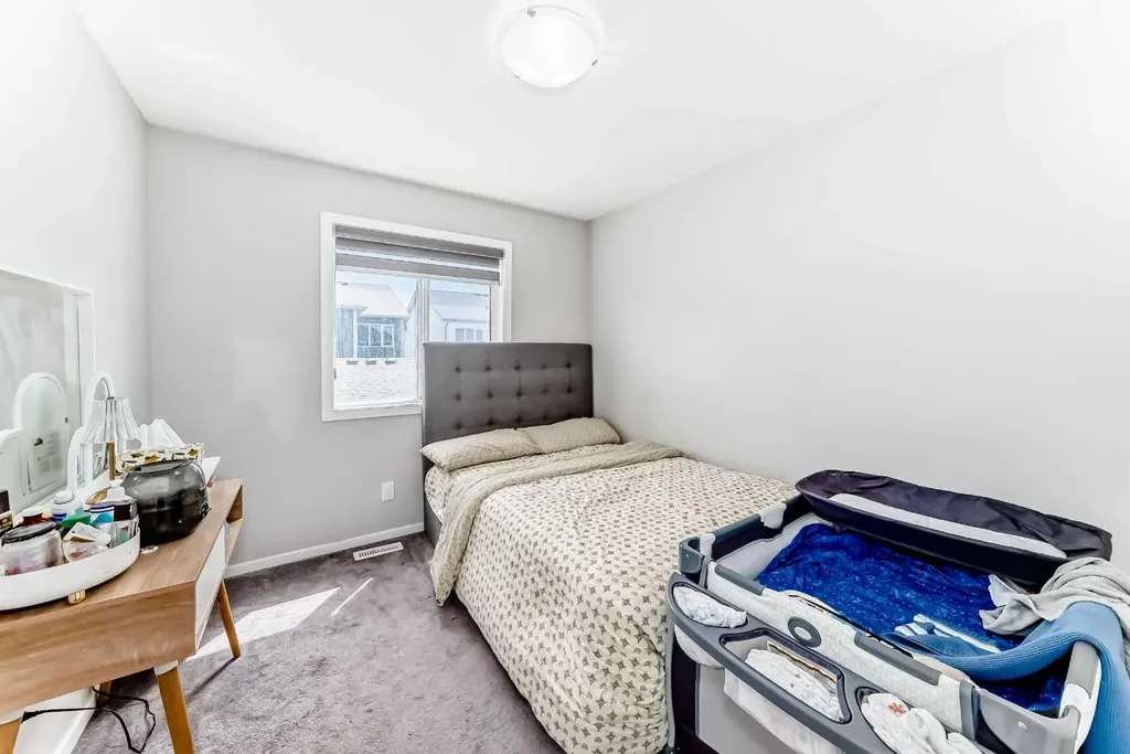 1283 140 Avenue NW Calgary AB T3P 0Y5