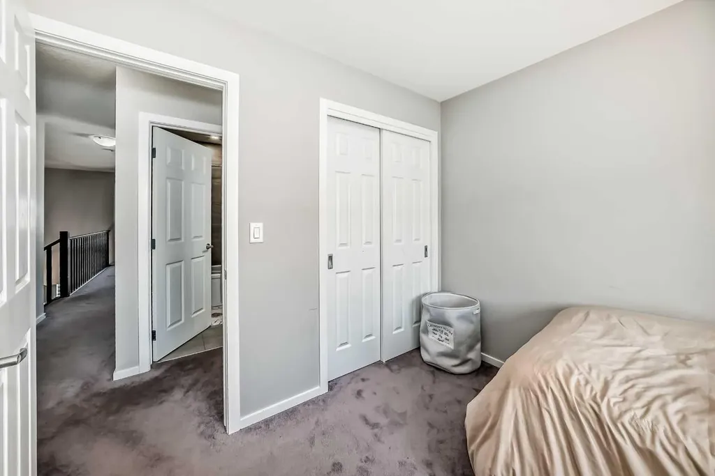 1283 140 Avenue NW Calgary AB T3P 0Y5
