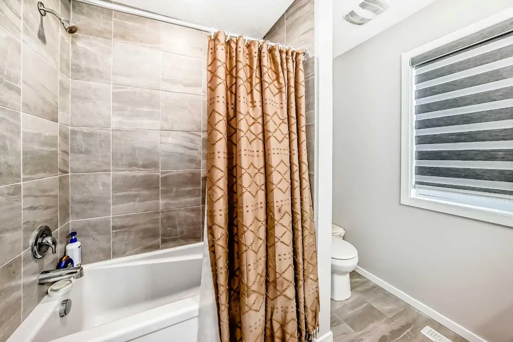 1283 140 Avenue NW Calgary AB T3P 0Y5