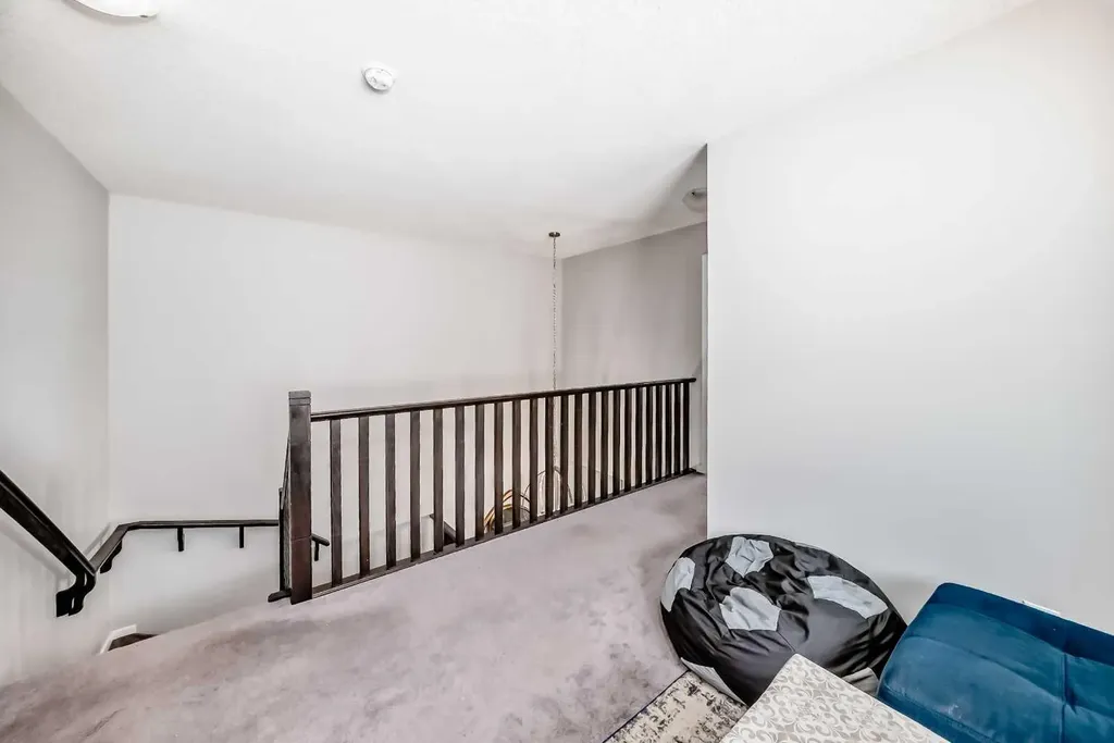 1283 140 Avenue NW Calgary AB T3P 0Y5