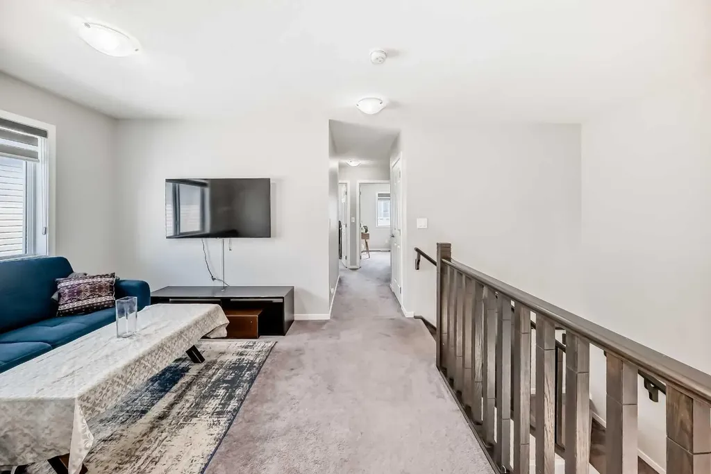 1283 140 Avenue NW Calgary AB T3P 0Y5