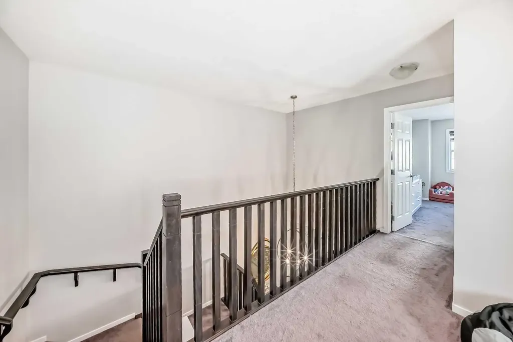 1283 140 Avenue NW Calgary AB T3P 0Y5