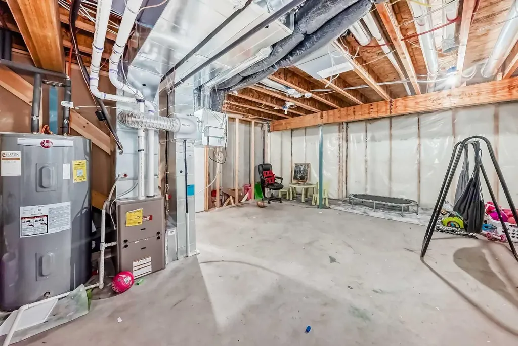 1283 140 Avenue NW Calgary AB T3P 0Y5