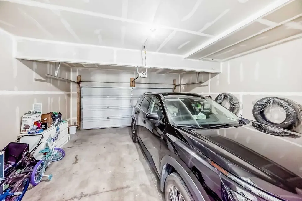 1283 140 Avenue NW Calgary AB T3P 0Y5