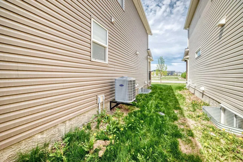 1283 140 Avenue NW Calgary AB T3P 0Y5