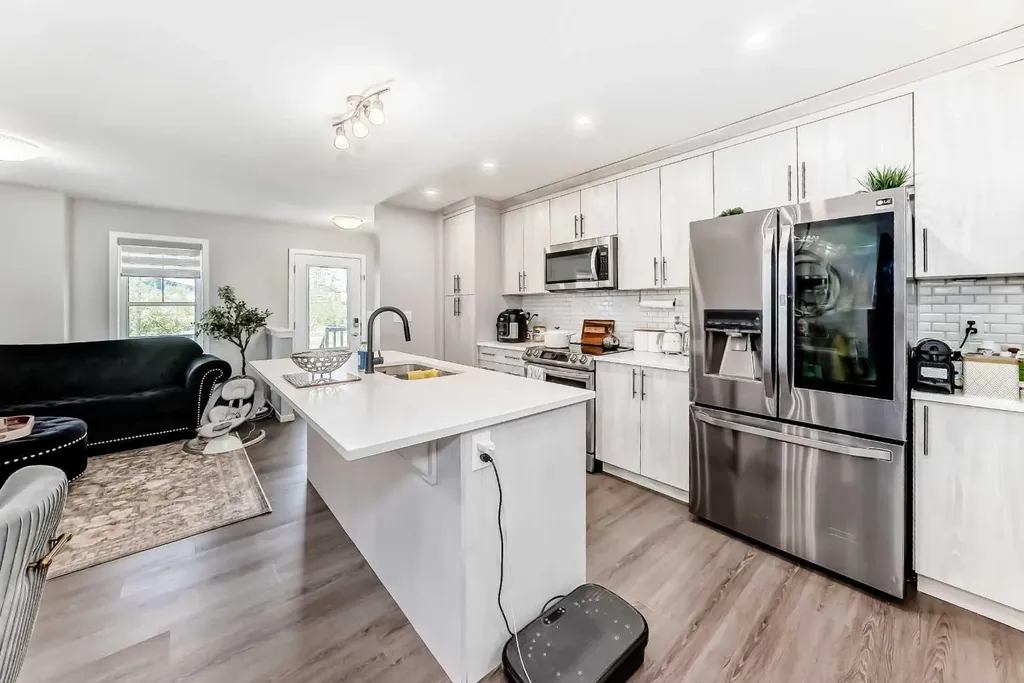 1283 140 Avenue NW Calgary AB T3P 0Y5