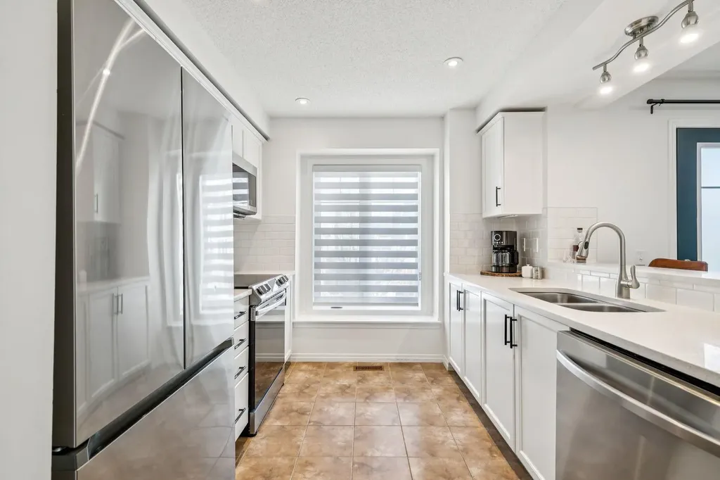321 Windstone Gardens SW Airdrie AB T4B 3R5