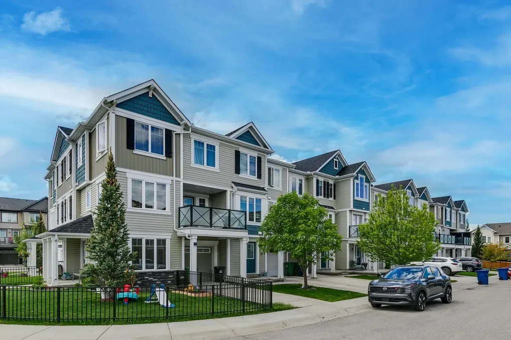 321 Windstone Gardens SW Airdrie AB T4B 3R5