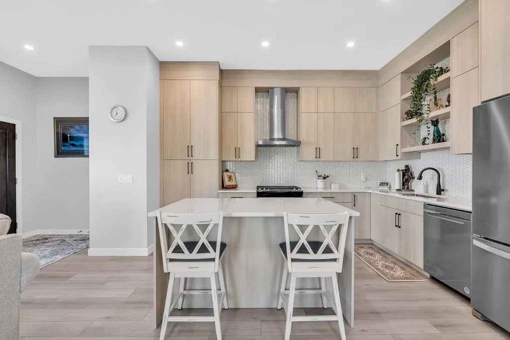 1098 Creekside Boulevard SW Calgary AB T2X 5K6