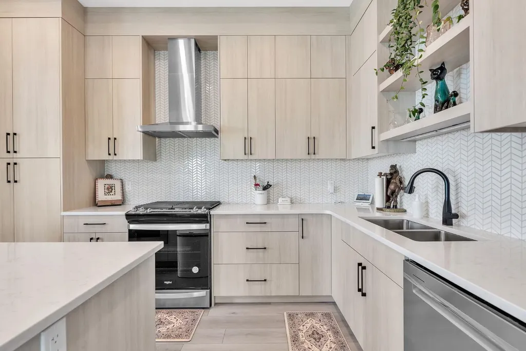 1098 Creekside Boulevard SW Calgary AB T2X 5K6