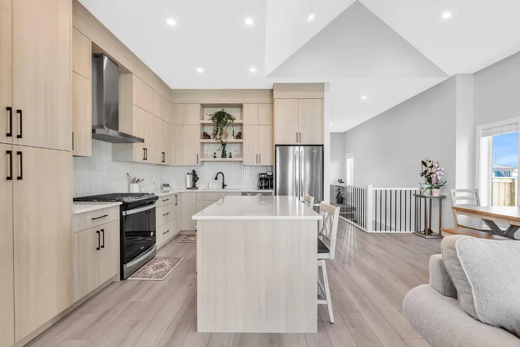 1098 Creekside Boulevard SW Calgary AB T2X 5K6
