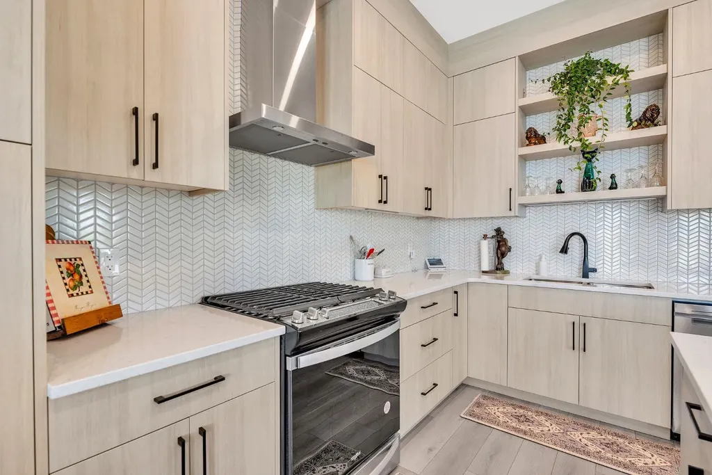 1098 Creekside Boulevard SW Calgary AB T2X 5K6