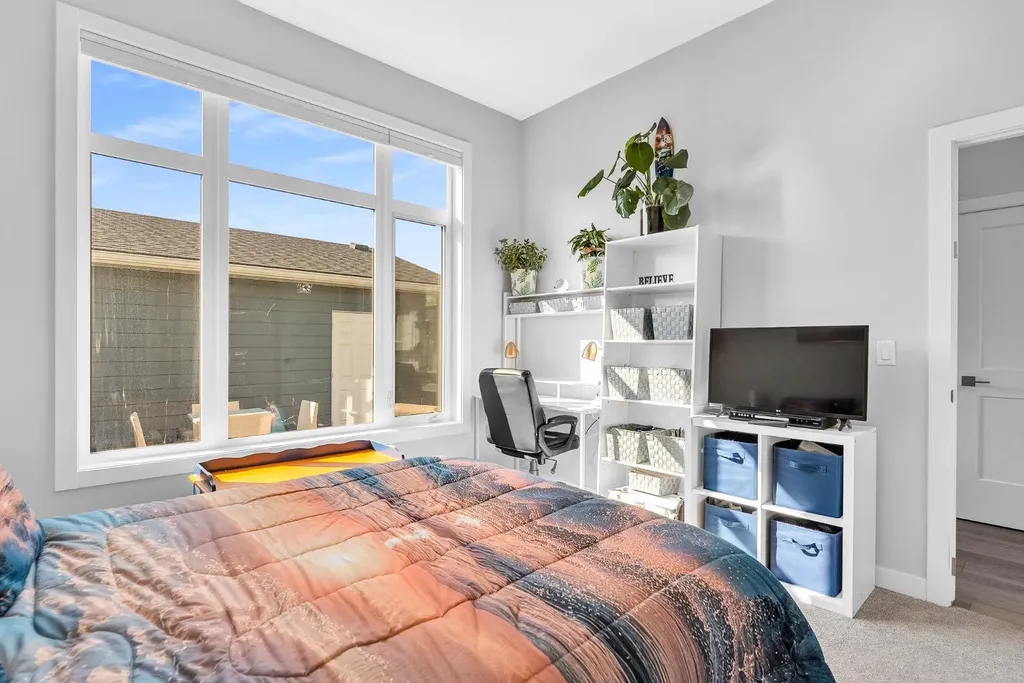 1098 Creekside Boulevard SW Calgary AB T2X 5K6
