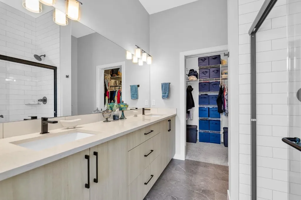 1098 Creekside Boulevard SW Calgary AB T2X 5K6
