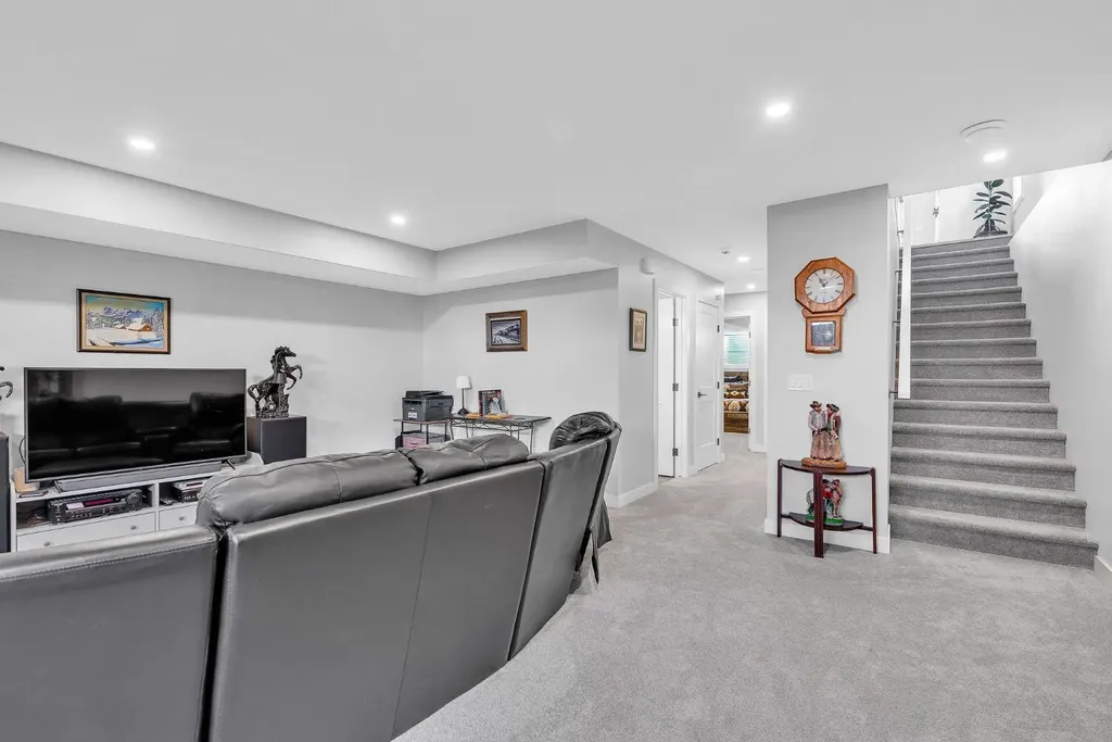 1098 Creekside Boulevard SW Calgary AB T2X 5K6